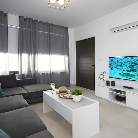 Amazonia - Large Private Pool Протарас