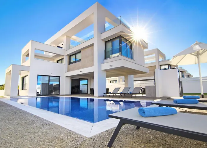 Amazonia - Large Private Pool